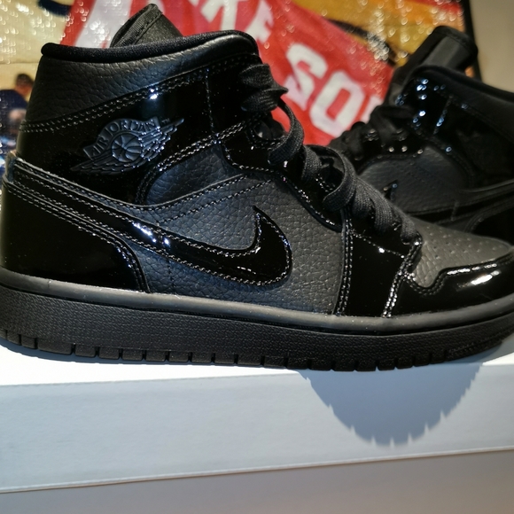 Women's Jordan 1 Mid "Triple Black" size 6Womens